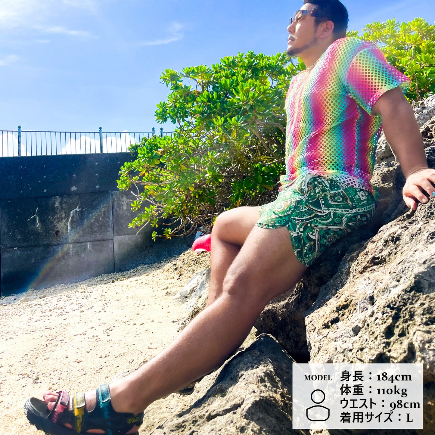 サーフパンツを着用する男性