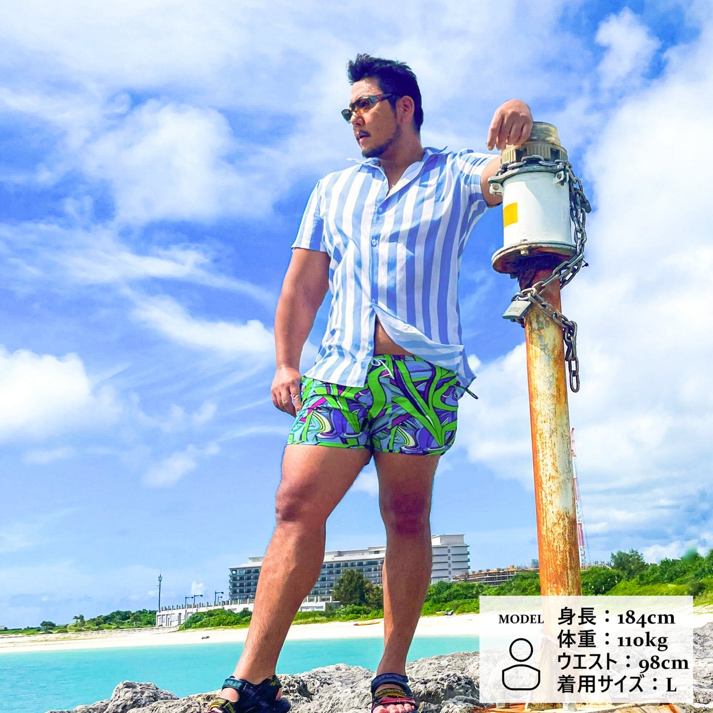 サーフパンツを着用する男性