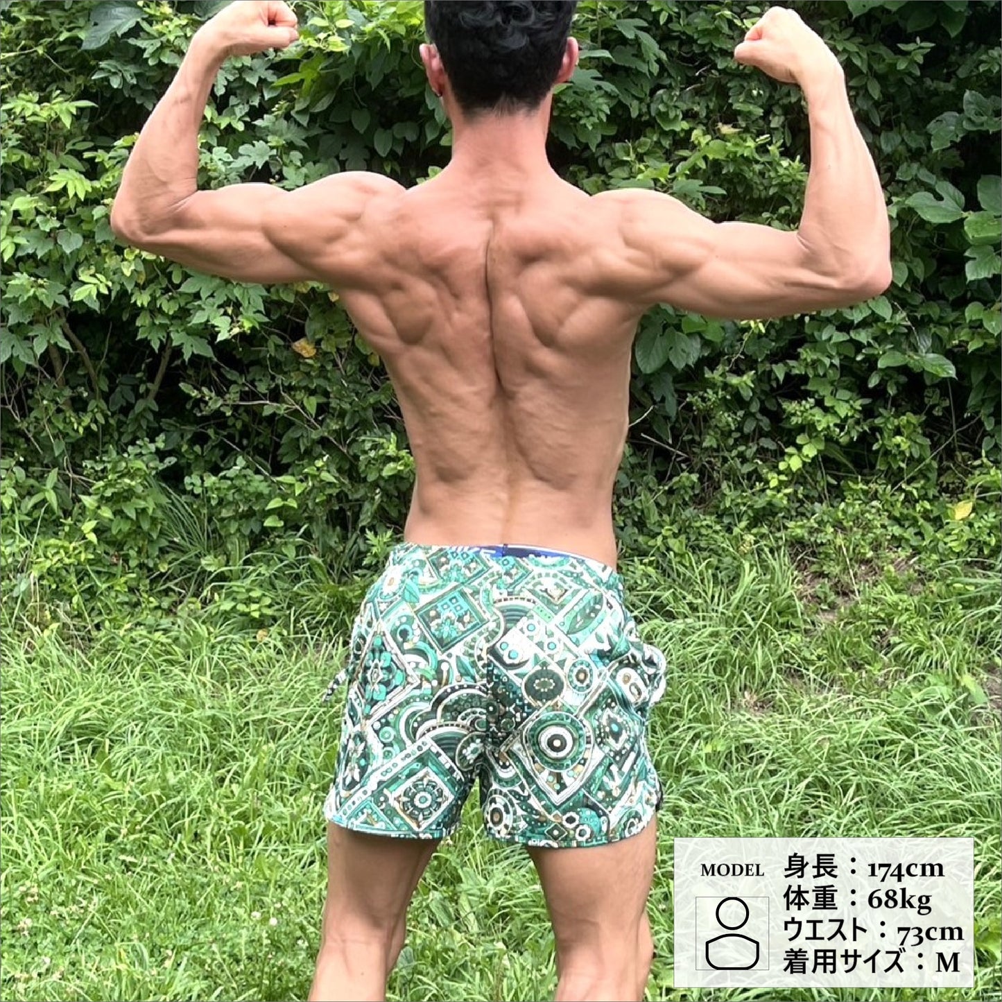 サーフパンツを着用する男性